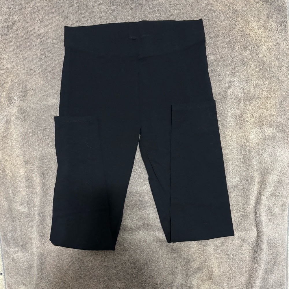 NWOT Women’s LOFT Black Cropped Leggings.